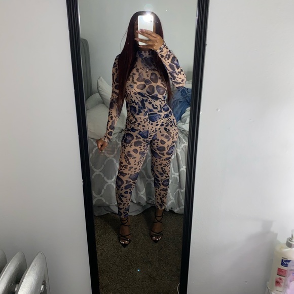 Mesh Suit - Picture 2 of 3